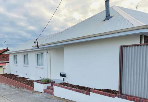 Executive Central Home - Accommodation in Bendigo 0