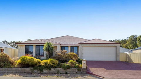 Executive Escape 4 Bedroom Home - Accommodation in Bendigo 0