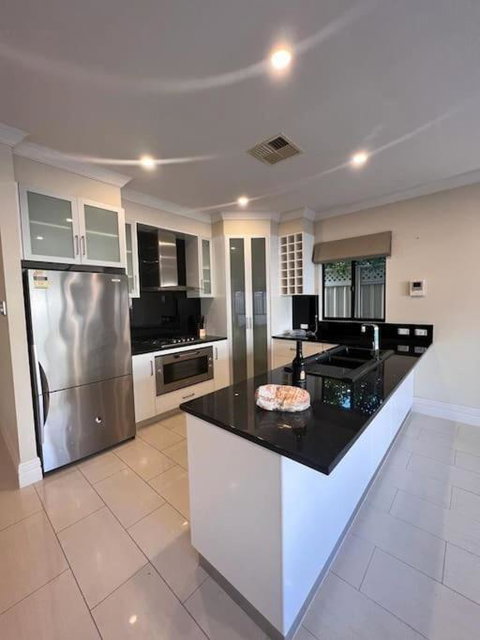Executive Villa Close To CBD With Spa - Accommodation in Bendigo 0