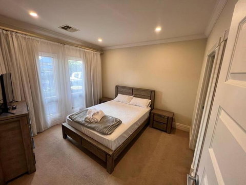 Executive Villa Close To CBD With Spa - Accommodation in Bendigo 1