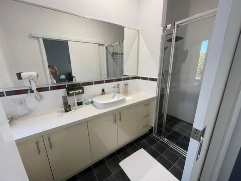 Equitice Spring Moonlight Villa - Accommodation in Bendigo 2