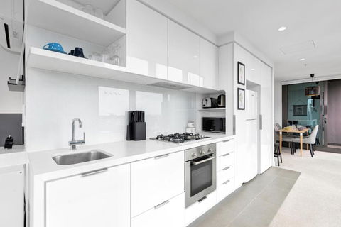 EPORO Tower Modern Apartments Melbourne Central CBD - Accommodation in Bendigo 3