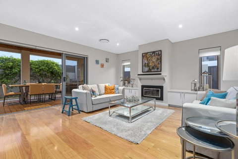 Family Vacation Escapade Shops Beach And Sun Await - Accommodation in Bendigo 2