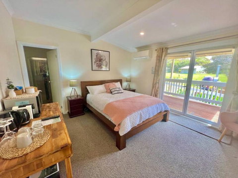 Galbraith Beach Studios - Studio 3 - Accommodation in Bendigo 3