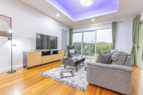 Glamorous 5BD House W Water View In Melrose Park - Accommodation in Bendigo 1