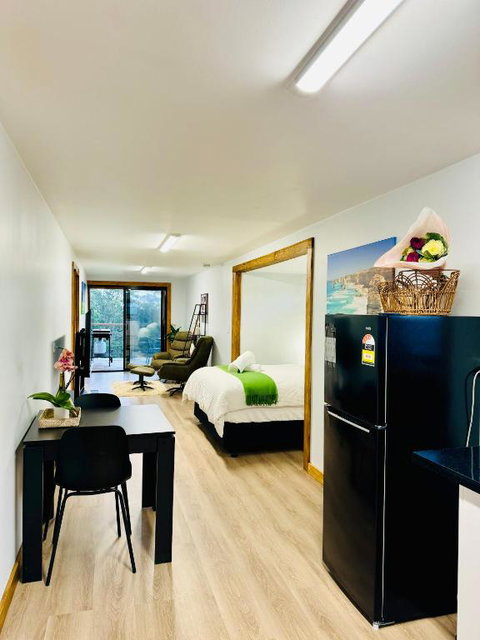 GORGE Chocolates Tiny House - Accommodation in Bendigo 3