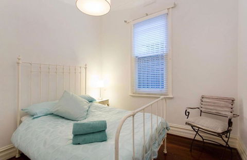 Gorgeous Subiaco Cottage - Accommodation in Bendigo 4
