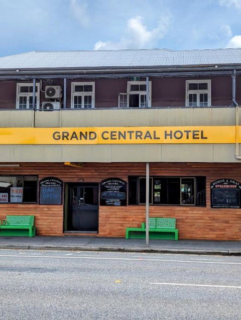GRAND CENTRAL HOTEL PROSERPINE - Accommodation in Bendigo 2