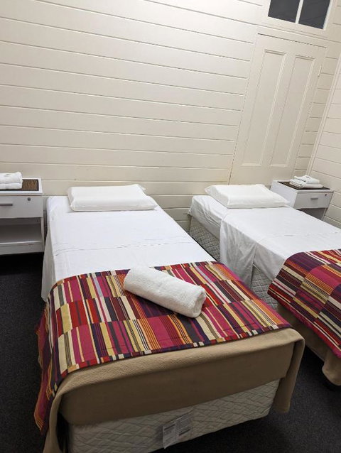 GRAND CENTRAL HOTEL PROSERPINE - Accommodation in Bendigo 4