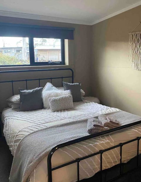 Great Lakes Wilderness Three Bedroom Home - Accommodation in Bendigo 2