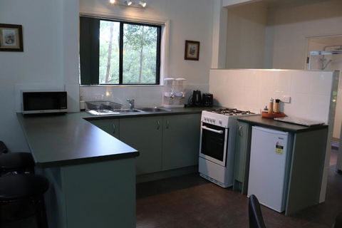 GREEN TREES CHALET Australia Zoo Close By - Accommodation in Bendigo 2