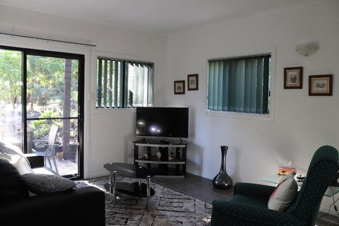 GREEN TREES CHALET Australia Zoo Close By - Accommodation in Bendigo 3