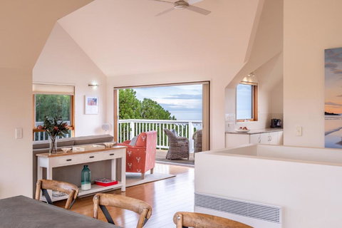 Hamptons Hideaway - Freycinet Holiday Houses - Accommodation in Bendigo 2