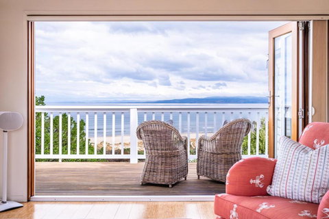 Hamptons Hideaway - Freycinet Holiday Houses - Accommodation in Bendigo 0