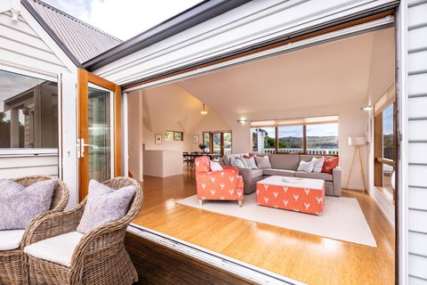 Hamptons Hideaway - Freycinet Holiday Houses - Accommodation in Bendigo 3