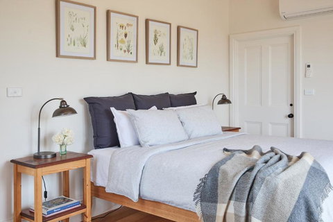 Harland Rise Chapel Circa 1830 - Accommodation in Bendigo 2