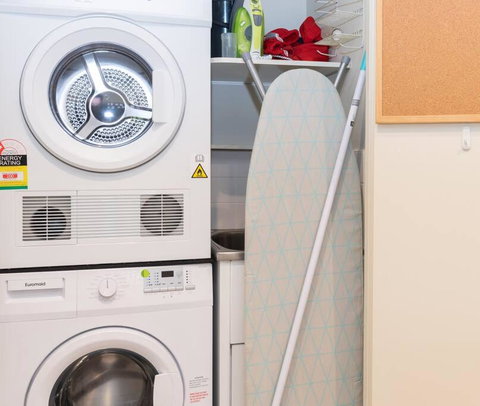 Harp Haven - Contemporary In Suburban Tree Lined Kew - Accommodation in Bendigo 2