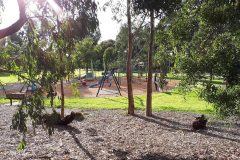 Harp Haven - Contemporary In Suburban Tree Lined Kew - Accommodation in Bendigo 1