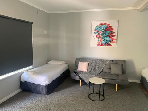 Hello Adelaide Motel And Apartments - Accommodation in Bendigo 2