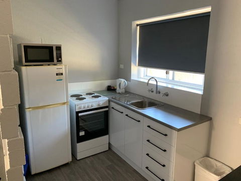Hello Adelaide Motel And Apartments - Accommodation in Bendigo 3