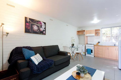 Hensman 5 - 1BRM Unit With Courtyard & Parking - Accommodation in Bendigo 0