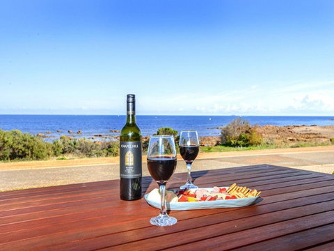 High Tide - Beachfront Pet-friendly - Accommodation in Bendigo 3
