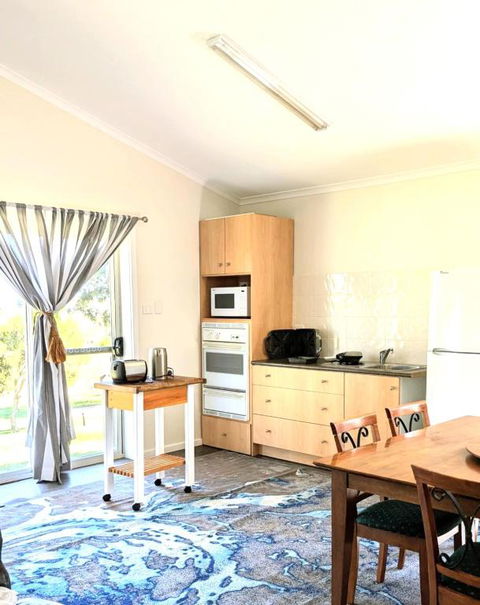 Hilltop Riverview Retreat - Accommodation in Bendigo 3