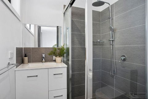 Hobart 4 Bedroom Cosy Stayz - Accommodation in Bendigo 3