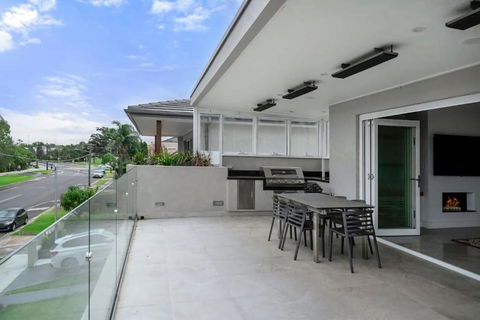 Henley Haven Private BBQ Terrace - Accommodation in Bendigo 2
