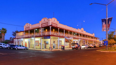 Hotel Corones - Accommodation in Bendigo 0