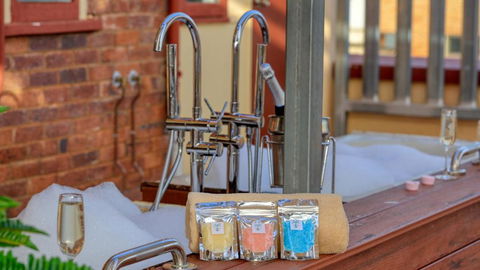 Hotel Corones - Accommodation in Bendigo 3