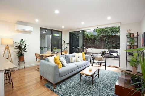 Huge 3 Bed Camperdown Garden Apt W Parking Aircon - Accommodation in Bendigo 0