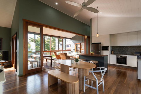 Iluna At Dicky Beach - Accommodation in Bendigo 1