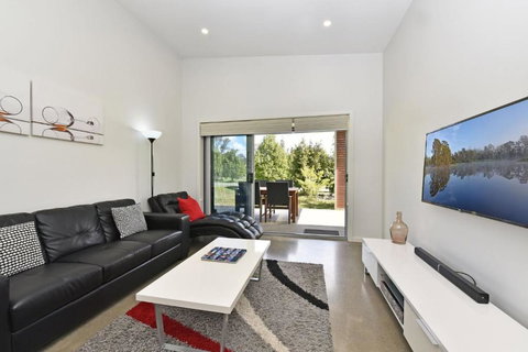 Ironbark Hill Villa 5 Vermentino - Accommodation in Bendigo 2