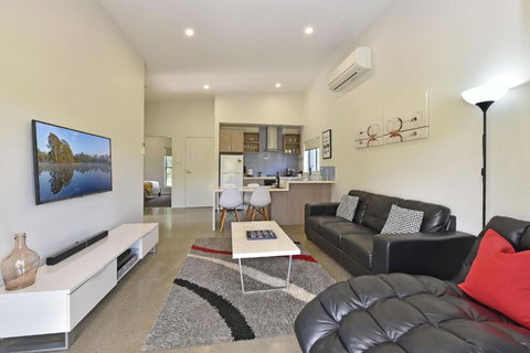 Ironbark Hill Villa 5 Vermentino - Accommodation in Bendigo 1