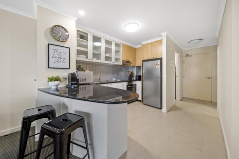 Inner-City 2-Bed With Parking, Pool, Gym & BBQ - Accommodation in Bendigo 1