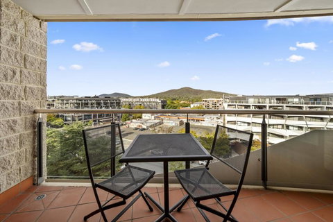 Inner-City 2-Bed With Parking, Pool, Gym & BBQ - Accommodation in Bendigo 2