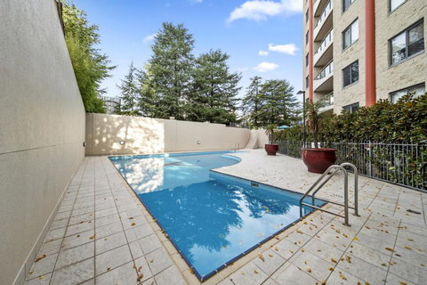 Inner-City 2-Bed With Parking, Pool, Gym & BBQ - Accommodation in Bendigo 0