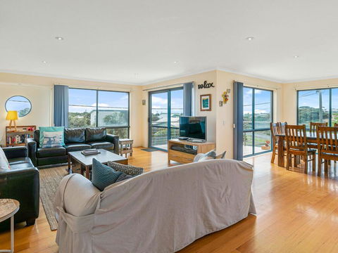 Adnajur - Accommodation in Bendigo 0