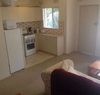 Affordable comfortable Inglewood apartmentPool - Accommodation in Bendigo