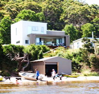 Amazing Ansons Bay Absolute Waterfront Beach House - Accommodation in Bendigo