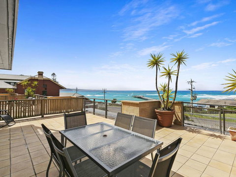 APARTMENT 12 PACIFIC APARTMENTS- Across From The Pier - Accommodation in Bendigo 0