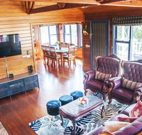 Artee House - A Bright Escape - Accommodation in Bendigo