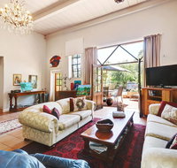 Arty Warehouse Apartment - stroll to South beach - Accommodation in Bendigo