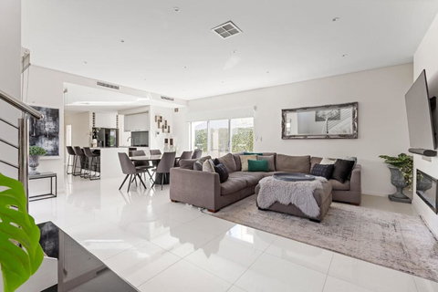 Luxury Beachside Residence - Accommodation in Bendigo 2