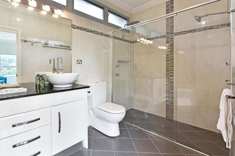 Luxury Mandalong Mansion With Pool & Spa - Accommodation in Bendigo 3