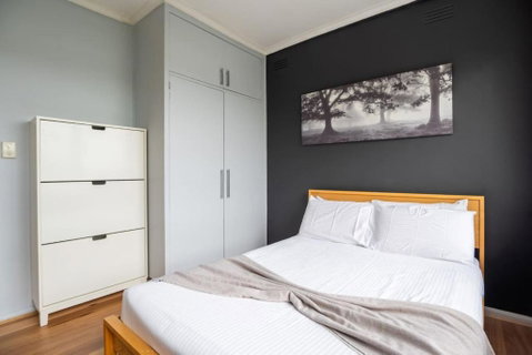 Maddox, 5min Walk To Train With Netflix And Parking - Accommodation in Bendigo 3
