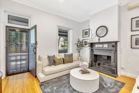 Main Street Terrace - An Elegant Urban Escape - Accommodation in Bendigo 2