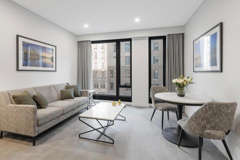 Meriton Suites Melbourne - Accommodation in Bendigo 0