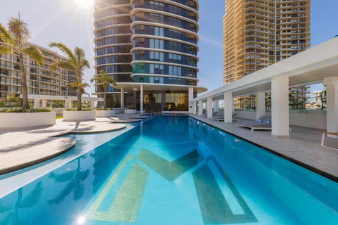 Meriton Suites Surfers Paradise - Accommodation in Bendigo 1
